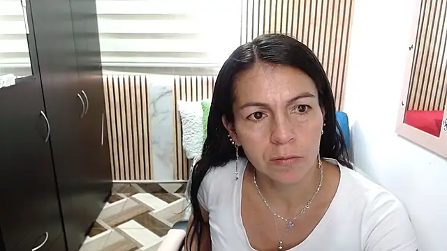 Snapshot of camilavargas_ chatting on May 23, 8:13 pm camilavargas online show from May 23, 8:13 pm