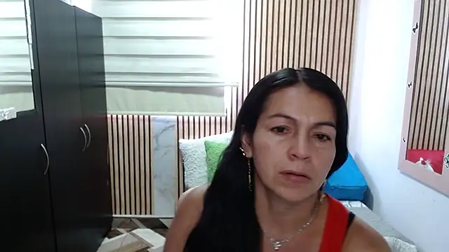 Snapshot of camilavargas_ chatting on May 25, 7:20 pm camilavargas online show from May 25, 7:20 pm