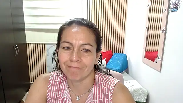 Snapshot of camilavargas_ chatting on May 27, 3:09 pm camilavargas online show from May 27, 3:09 pm