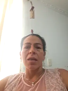 Snapshot of camilavargas_ chatting on May 28, 9:01 pm camilavargas online show from May 28, 9:01 pm