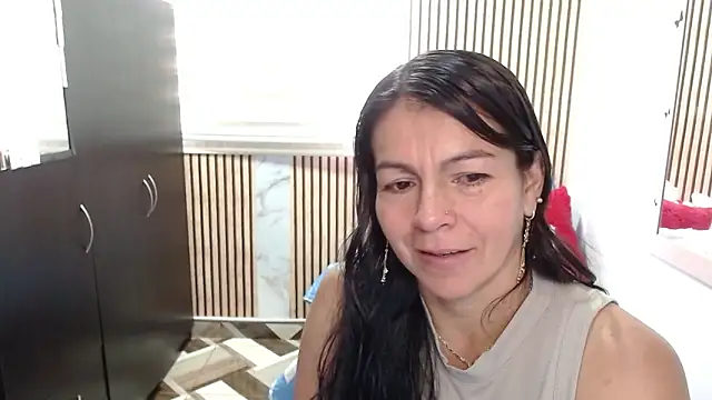 Snapshot of camilavargas_ chatting on June 2, 7:16 pm camilavargas online show from June 2, 7:16 pm