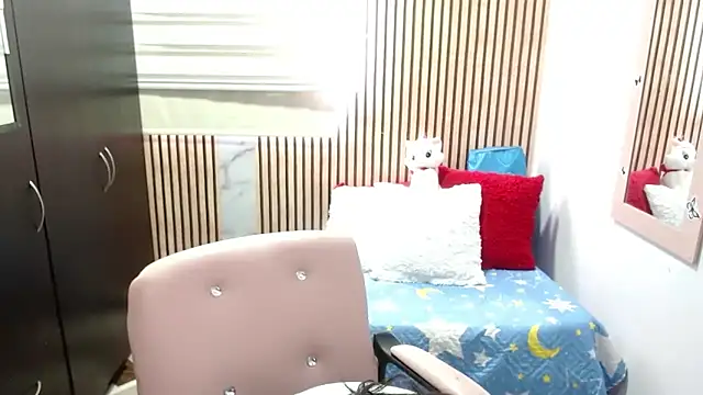 Snapshot of camilavargas_ chatting on June 8, 5:24 pm camilavargas online show from June 8, 5:24 pm