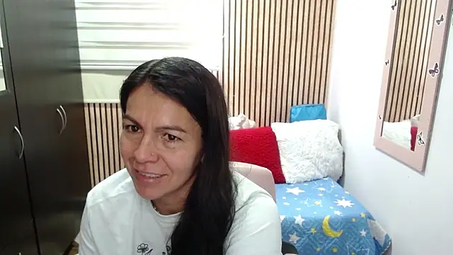 Snapshot of camilavargas_ chatting on June 9, 7:03 pm camilavargas online show from June 9, 7:03 pm