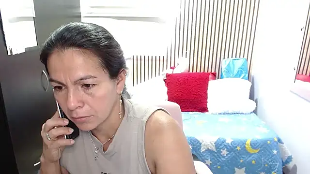 Snapshot of camilavargas_ chatting on June 11, 8:29 pm camilavargas online show from June 11, 8:29 pm