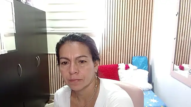 Snapshot of camilavargas_ chatting on June 12, 2:49 pm camilavargas online show from June 12, 2:49 pm