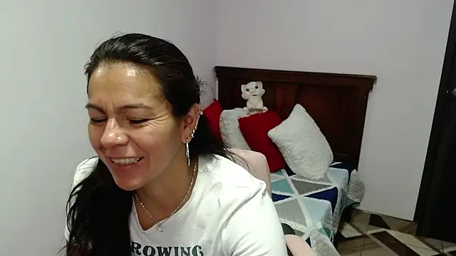 Snapshot of camilavargas_ chatting on July 14, 4:34 pm camilavargas online show from July 14, 4:34 pm