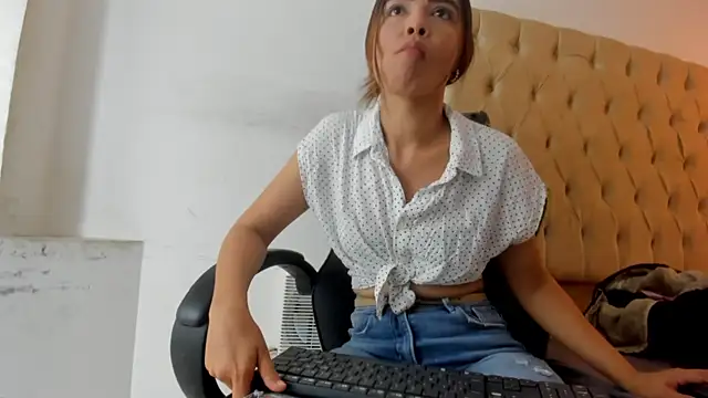 Naomis 35 online show from December 16, 7:41 pm