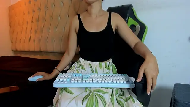 Naomis 35 online show from February 21, 7:59 pm