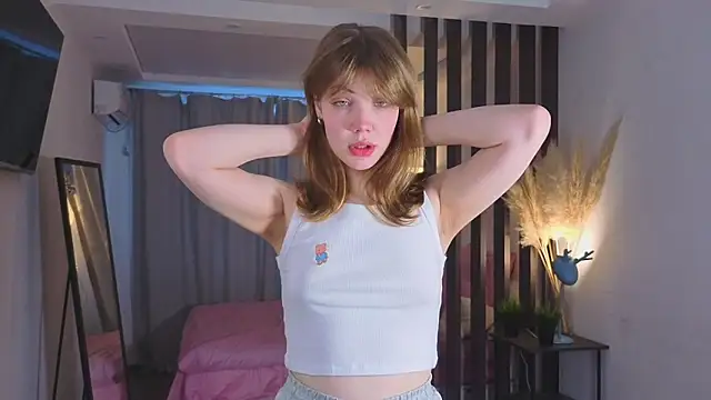 pienaple online show from February 22, 4:02 am