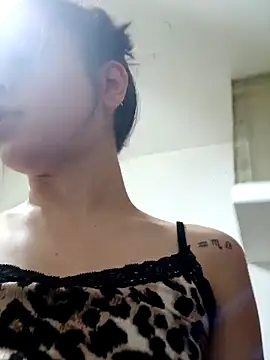 Snapshot of linameii chatting on November 20, 11:48 pm linameii online show from November 20, 11:48 pm