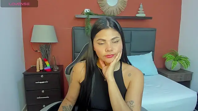 Snapshot of molly_lovee_ chatting on November 24, 6:40 pm molly lovee online show from November 24, 6:40 pm