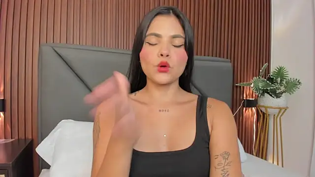 molly lovee  online show from May 6, 7:08 pm