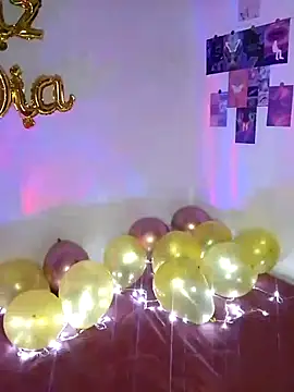 Renata Zoe online show from November 16, 1:33 am