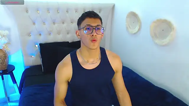 Snapshot of SalvadorFit chatting on September 19, 8:31 pm SalvadorFit online show from September 19, 8:31 pm