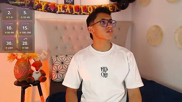 Snapshot of SalvadorFit chatting on October 6, 8:39 pm SalvadorFit online show from October 6, 8:39 pm