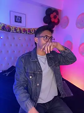 Snapshot of SalvadorFit chatting on October 11, 8:29 pm SalvadorFit online show from October 11, 8:29 pm