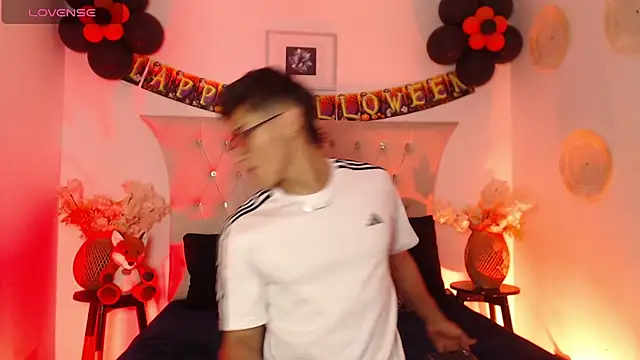 Snapshot of SalvadorFit chatting on October 24, 8:38 pm SalvadorFit online show from October 24, 8:38 pm