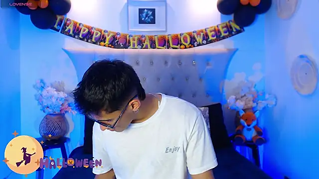 Snapshot of SalvadorFit chatting on October 26, 8:37 pm SalvadorFit online show from October 26, 8:37 pm