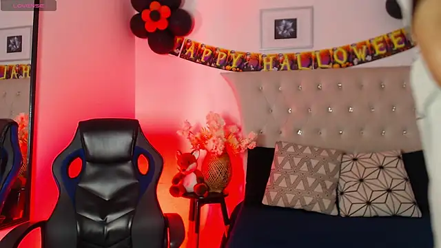 Snapshot of SalvadorFit chatting on October 29, 8:32 pm SalvadorFit online show from October 29, 8:32 pm