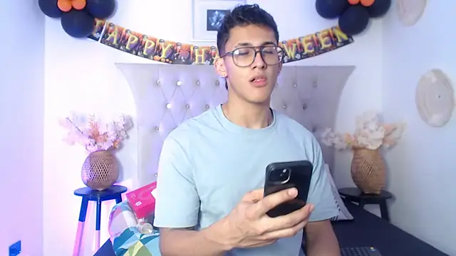 Snapshot of SalvadorFit chatting on October 30, 8:20 pm SalvadorFit online show from October 30, 8:20 pm