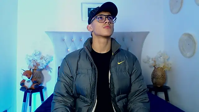 Snapshot of SalvadorFit chatting on November 5, 7:47 pm SalvadorFit online show from November 5, 7:47 pm