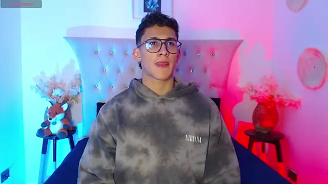 Snapshot of SalvadorFit chatting on November 6, 8:32 pm SalvadorFit online show from November 6, 8:32 pm