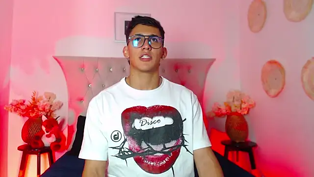 Snapshot of SalvadorFit chatting on November 7, 8:31 pm SalvadorFit online show from November 7, 8:31 pm