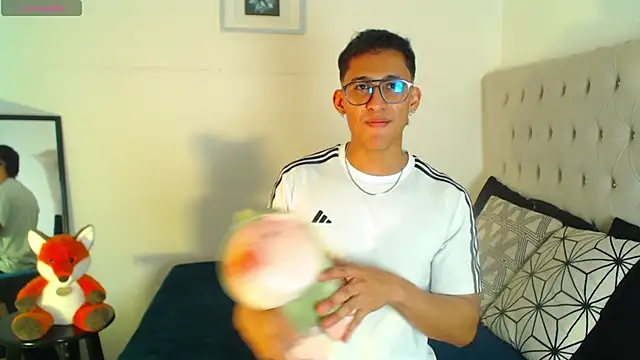 Snapshot of SalvadorFit chatting on November 9, 8:29 pm SalvadorFit online show from November 9, 8:29 pm