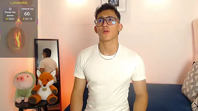 Snapshot of SalvadorFit chatting on November 10, 8:08 pm SalvadorFit online show from November 10, 8:08 pm