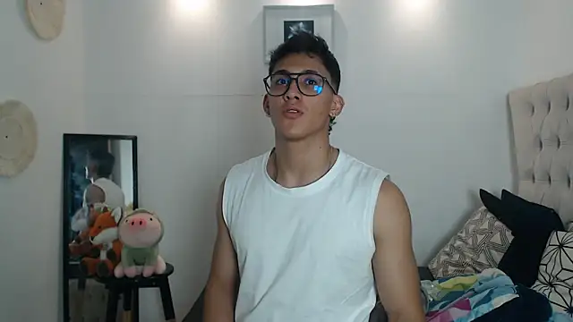 Snapshot of SalvadorFit chatting on November 12, 8:41 pm SalvadorFit online show from November 12, 8:41 pm