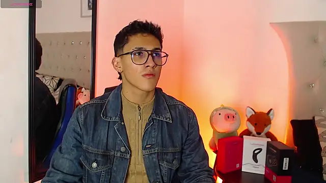 Snapshot of SalvadorFit chatting on November 17, 8:36 pm SalvadorFit online show from November 17, 8:36 pm