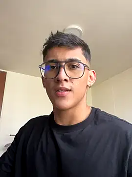 Snapshot of SalvadorFit chatting on November 22, 8:19 pm SalvadorFit online show from November 22, 8:19 pm