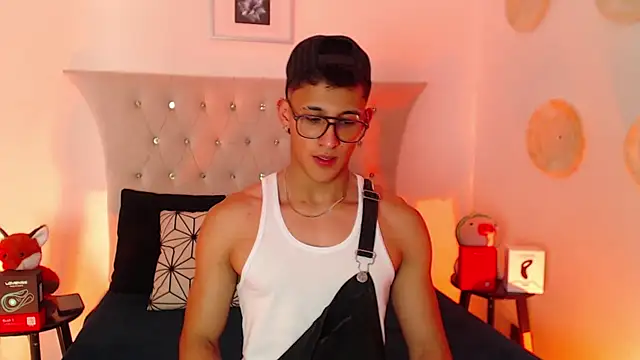 Snapshot of SalvadorFit chatting on November 23, 8:41 pm SalvadorFit online show from November 23, 8:41 pm