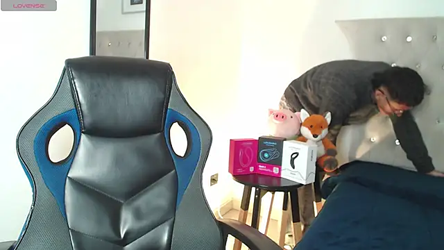 Snapshot of SalvadorFit chatting on November 24, 8:41 pm SalvadorFit online show from November 24, 8:41 pm