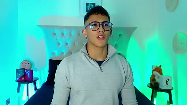 Snapshot of SalvadorFit chatting on November 25, 8:42 pm SalvadorFit online show from November 25, 8:42 pm