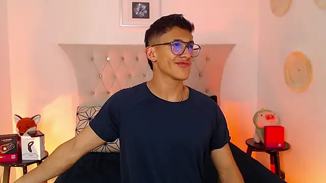 Snapshot of SalvadorFit chatting on December 1, 8:47 pm SalvadorFit online show from December 1, 8:47 pm