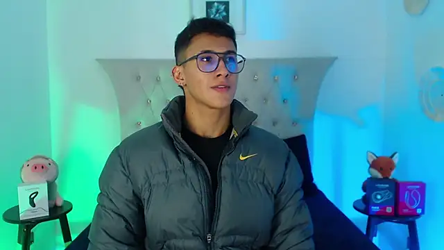 Snapshot of SalvadorFit chatting on December 3, 8:29 pm SalvadorFit online show from December 3, 8:29 pm