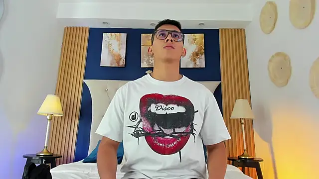 SalvadorFit online show from June 21, 8:33 pm