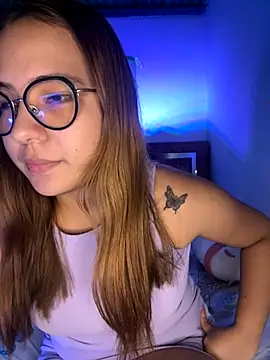 Snapshot of sacha_torres02 chatting on November 12, 12:44 am sacha torres02 online show from November 12, 12:44 am