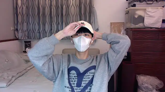 kai101010 online show from November 18, 2:43 pm