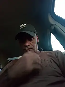 Snapshot of JeffersonRay chatting on June 8, 10:59 am JeffersonRay online show from June 8, 10:59 am