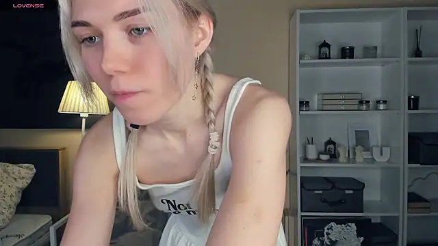 DianeHonnette online show from December 22, 7:11 pm