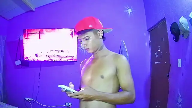 Snapshot of Tony_Models chatting on October 21, 4:35 am Tony Models online show from October 21, 4:35 am