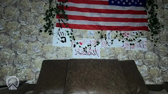 Snapshot of sweeet_strawberies chatting on October 8, 5:10 pm sweeet strawberies online show from October 8, 5:10 pm