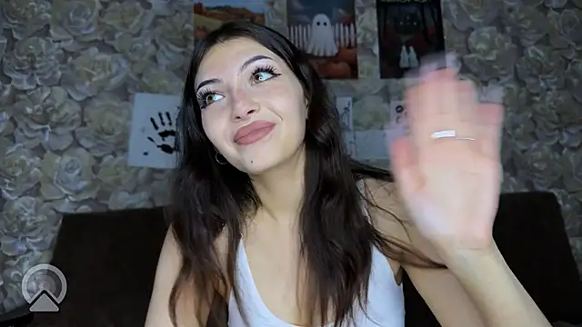 Snapshot of sweeet_strawberies chatting on October 29, 5:14 pm sweeet strawberies online show from October 29, 5:14 pm