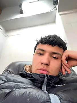 Snapshot of El_awo_ chatting on October 12, 8:41 pm El awo online show from October 12, 8:41 pm