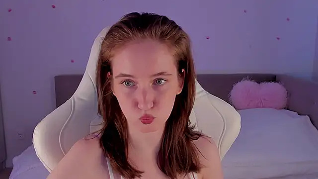 Snapshot of CrystalSoul_ chatting on October 2, 10:55 am CrystalSoul online show from October 2, 10:55 am