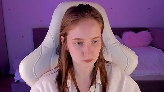 Snapshot of CrystalSoul_ chatting on November 15, 5:05 am CrystalSoul online show from November 15, 5:05 am