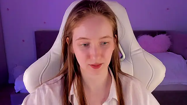 Snapshot of CrystalSoul_ chatting on November 17, 11:27 am CrystalSoul online show from November 17, 11:27 am