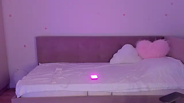 Snapshot of CrystalSoul_ chatting on November 18, 11:25 am CrystalSoul online show from November 18, 11:25 am